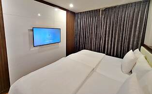 HANZ The Moon Hotel 2