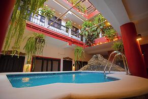 Hotel Camino Maya