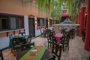 Hotel Camino Maya