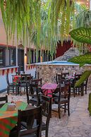 Hotel Camino Maya