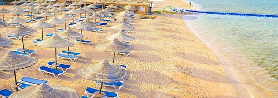 Ivy Cyrene Island Aqua Park Resort