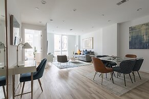 Stylish 3BR Retreat w Private Deck Near NYC