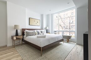 Stylish 3BR Retreat w Private Deck Near NYC