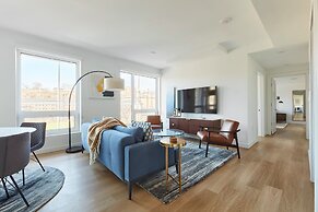 Stylish 2 BR w Roof Deck Access - Mins to NYC