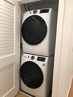 Stylish 2 BR w Roof Deck Access - Mins to NYC