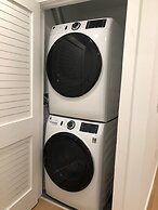 Stylish 2 BR w Roof Deck Access - Mins to NYC