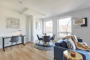 Stylish 2 BR w Roof Deck Access - Mins to NYC