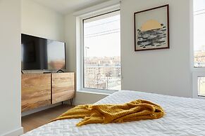 Stylish 2 BR w Roof Deck Access - Mins to NYC