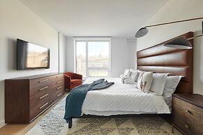 Stylish 2 BR w Roof Deck Access - Mins to NYC