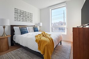 NEW Fab 4 BR - Outdoor Deck - gym - Mins to NYC