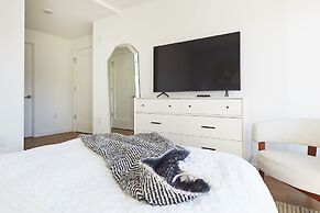 NEW Fab 4 BR - Outdoor Deck - gym - Mins to NYC