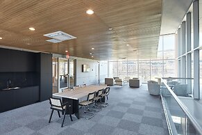 Modern 3 BR Loft -shared Deck - gym - Mins to NYC