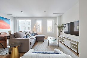 Airy 3 BR Flat w Shared Deck - gym - Mins to NYC