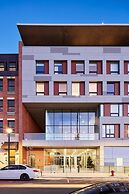 Airy 3 BR Flat w Shared Deck - gym - Mins to NYC