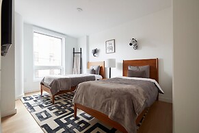 Airy 3 BR Flat w Shared Deck - gym - Mins to NYC