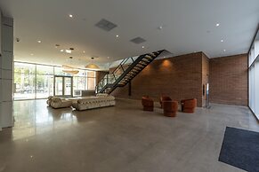 Airy 3 BR Flat w Shared Deck - gym - Mins to NYC