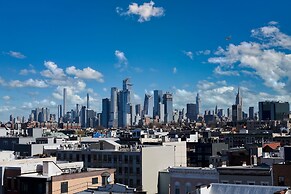 Airy 3 BR Flat w Shared Deck - gym - Mins to NYC