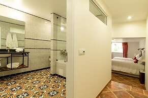 SOLAR ALVURA HEALTH HOTEL