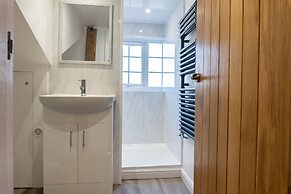 Stunning 4 Bed Sleeps 8 Cottage Parking