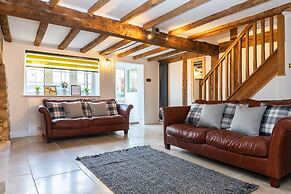 Stunning 4 Bed Sleeps 8 Cottage Parking