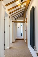 Stunning 4 Bed Sleeps 8 Cottage Parking