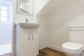 Stunning 4 Bed Sleeps 8 Cottage Parking