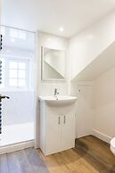 Stunning 4 Bed Sleeps 8 Cottage Parking