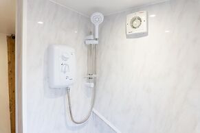 Stunning 4 Bed Sleeps 8 Cottage Parking