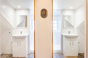 Stunning 4 Bed Sleeps 8 Cottage Parking