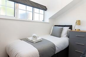 Stunning 4 Bed Sleeps 8 Cottage Parking