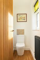 Stunning 4 Bed Sleeps 8 Cottage Parking