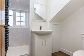 Stunning 4 Bed Sleeps 8 Cottage Parking