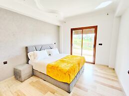 Les Belles Residences E