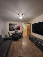 Lovely 4 Bedroom Home With Private Parking