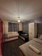 Lovely 4 Bedroom Home With Private Parking