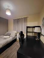 Lovely 4 Bedroom Home With Private Parking