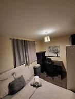 Lovely 4 Bedroom Home With Private Parking