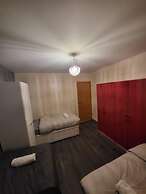 Lovely 4 Bedroom Home With Private Parking