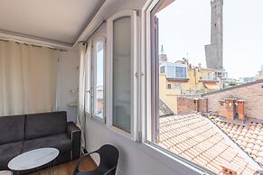 Asinelli in Bologna With 1 Bedrooms and 1 Bathrooms