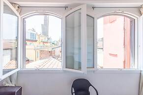 Asinelli in Bologna With 1 Bedrooms and 1 Bathrooms