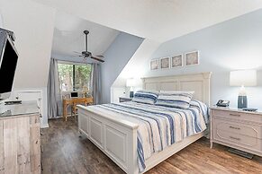 14d Richmond Park - Gorgeously Remodeled 3 Bed, 3 Bath Villa 3 Bedroom