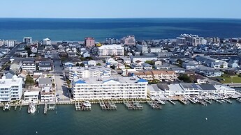 Bahia Vista I 508 4 Bedroom Condo by RedAwning