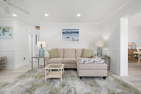 Coastal Vibes 3 Bedroom Home by Redawning