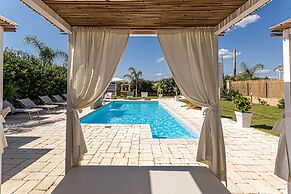 Bilocale con piscina a 500 m dal mare