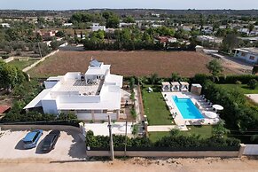 Bilocale con piscina a 500 m dal mare