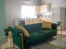 Apt 2 Stylish 2 bed Cosy and Comfortable