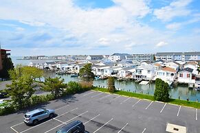 Westward Ho 408 Condo by RedAwning