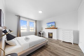 SPACIOUS RENOVATED APARTMENT SLEEPS 12