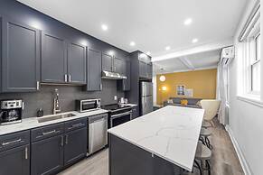 SPACIOUS RENOVATED APARTMENT SLEEPS 12