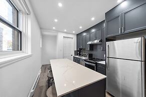 SPACIOUS RENOVATED APARTMENT SLEEPS 12